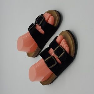 Mountain Country Slip ons Size 9 Black